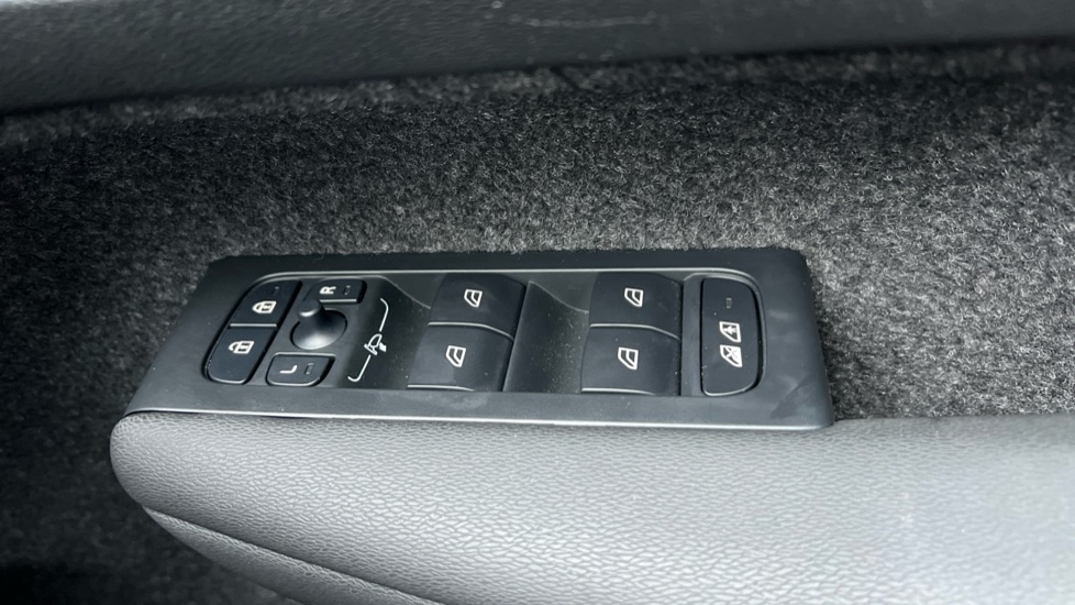 Used Volvo XC40 2024 for sale - 76609641: Photo 32