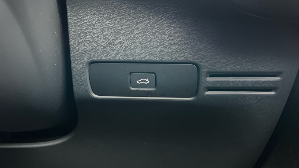 Used Volvo XC40 2024 for sale - 76609641: Photo 42