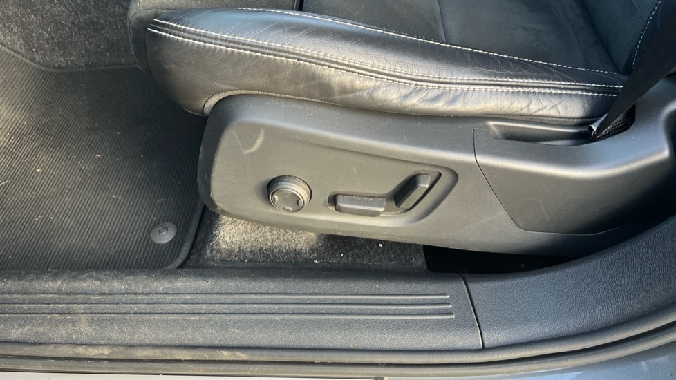 Used Volvo XC40 2018 for sale - 76630090: Photo 32