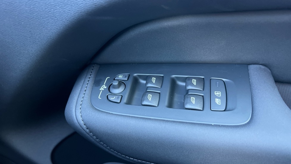 Used Volvo XC60 2025 for sale - 76602981: Photo 33