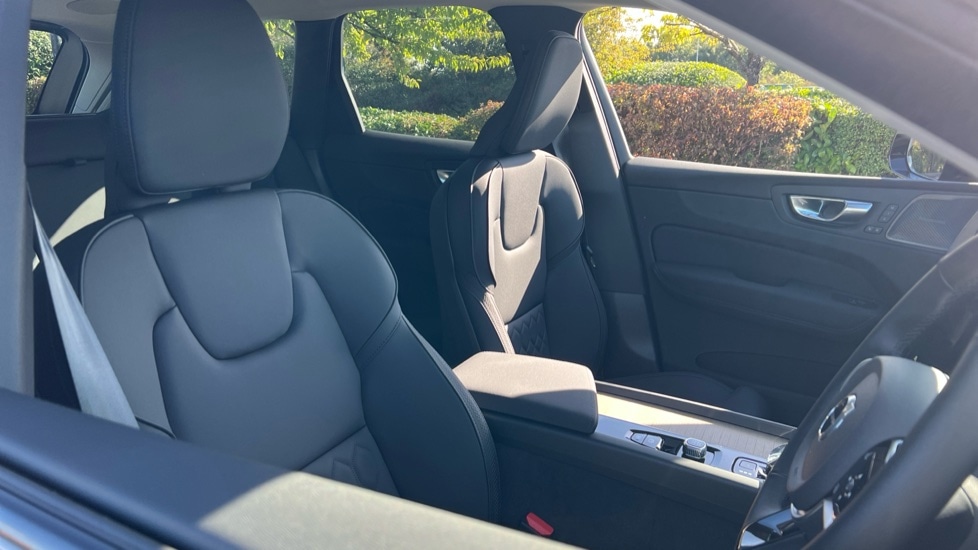 Used Volvo XC60 2025 for sale - 76602981: Photo 9