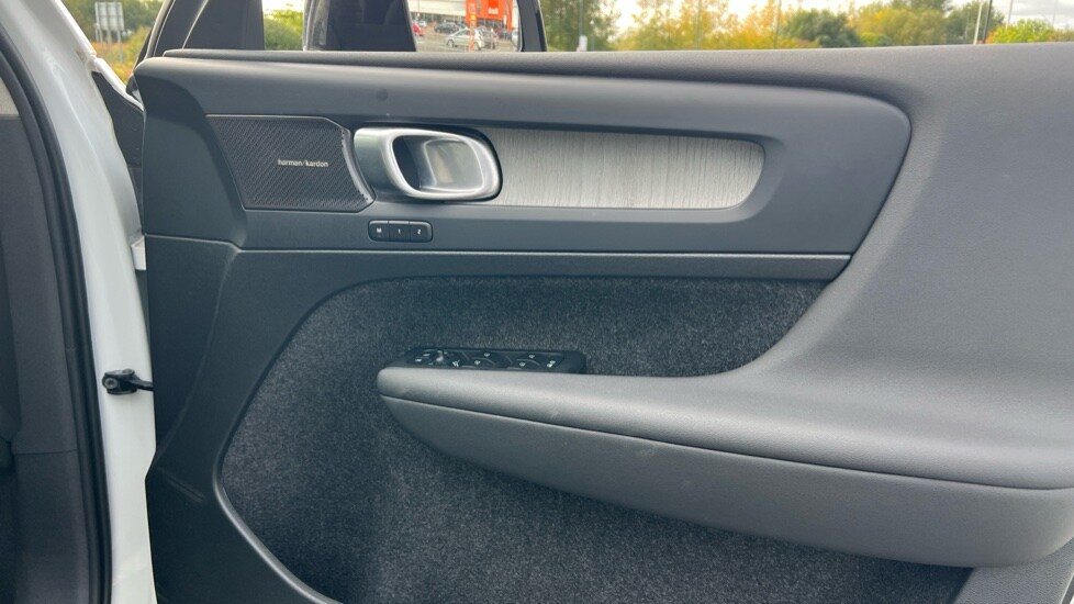 Used Volvo XC40 2025 for sale - 75972405: Photo 15