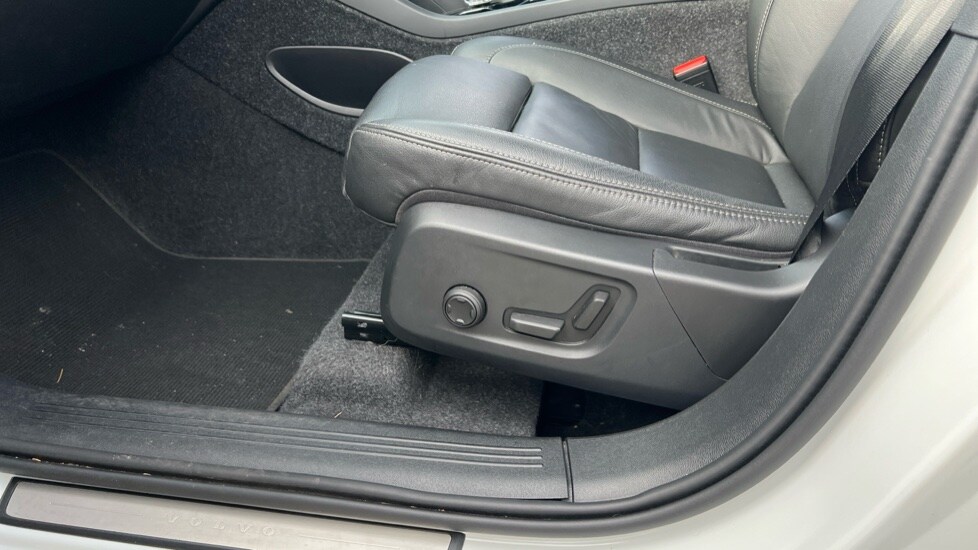 Used Volvo XC40 2025 for sale - 75972405: Photo 32