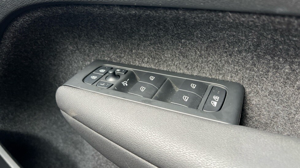 Used Volvo XC40 2025 for sale - 75972405: Photo 33