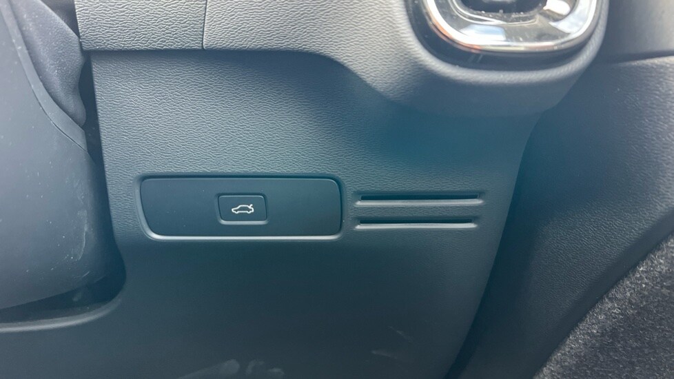 Used Volvo XC40 2025 for sale - 75972405: Photo 61