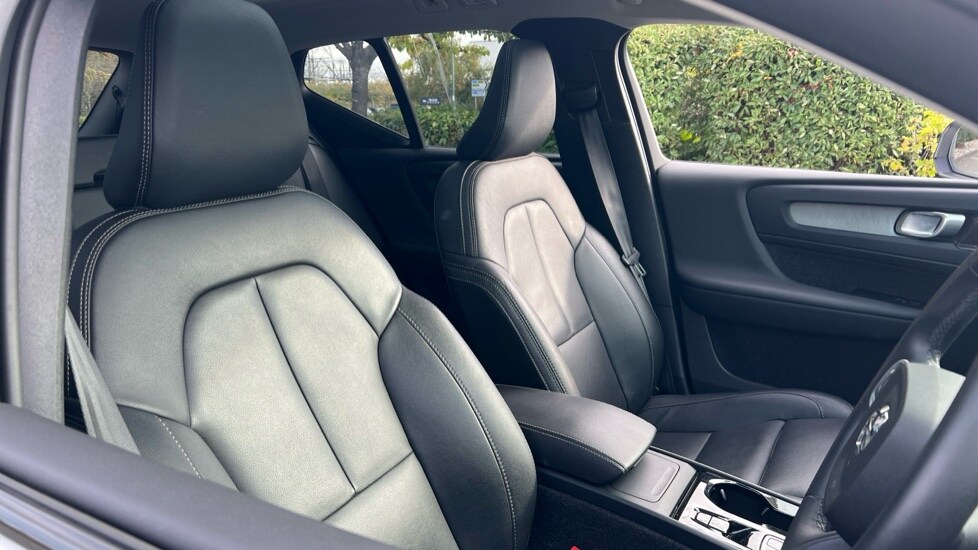 Used Volvo XC40 2025 for sale - 75972405: Photo 9