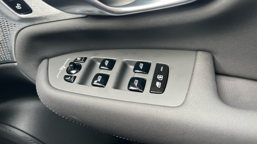 Used Volvo XC90 2025 for sale - 76061940: Photo 32