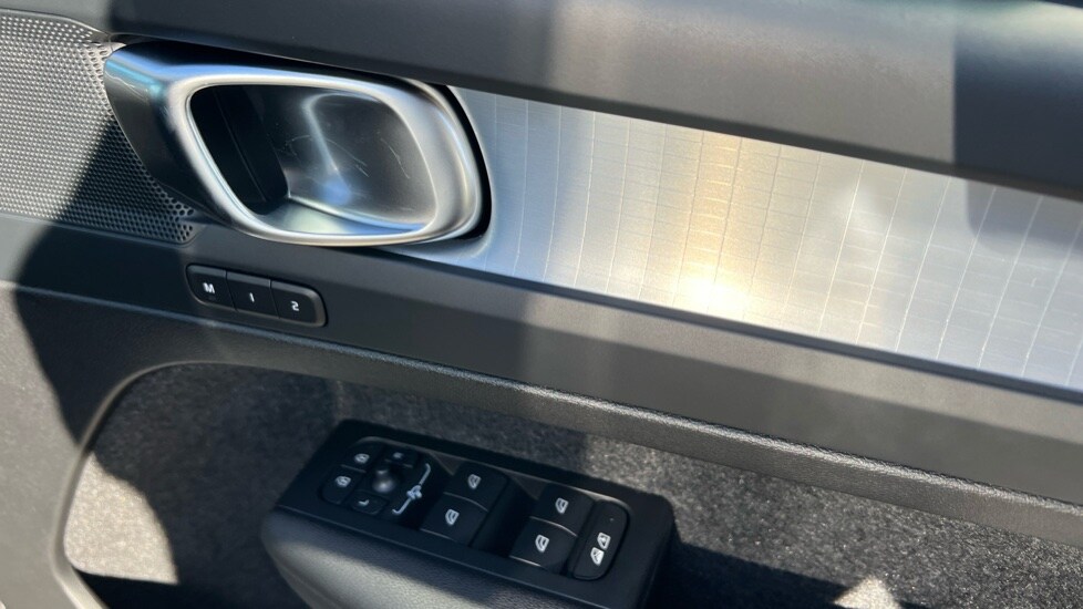 Used Volvo XC40 2025 for sale - 76217231: Photo 15