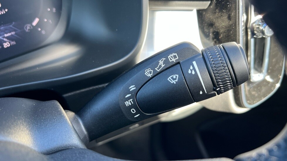 Used Volvo XC40 2025 for sale - 76217231: Photo 30