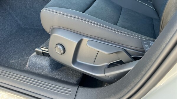 Used Volvo XC40 2025 for sale - 76217231: Photo 32