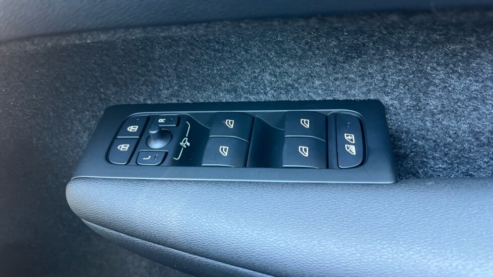 Used Volvo XC40 2025 for sale - 76217231: Photo 33