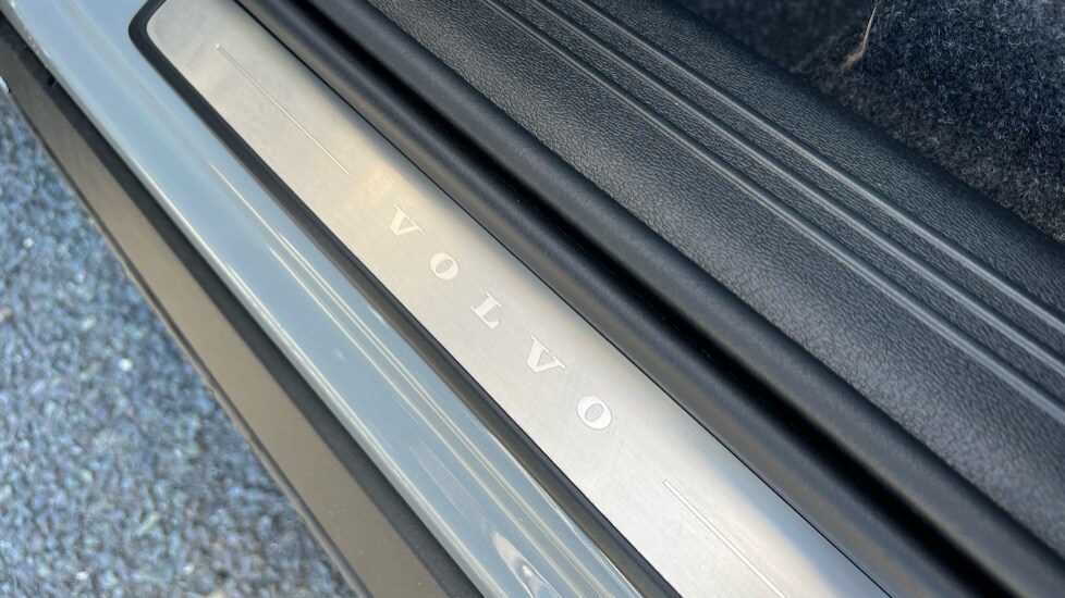 Used Volvo XC40 2025 for sale - 76217231: Photo 42