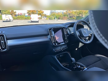 Used Volvo XC40 2025 for sale - 76217231: Photo 4
