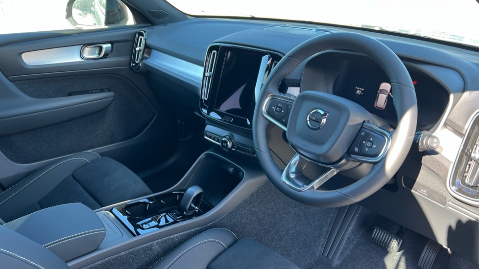 Used Volvo XC40 2025 for sale - 76217231: Photo 5