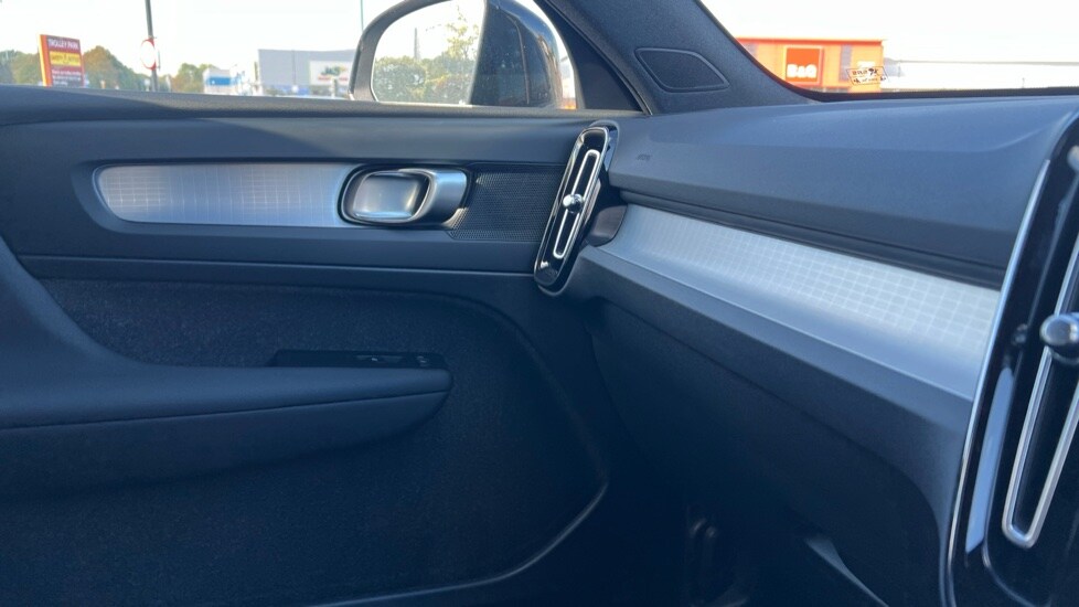 Used Volvo XC40 2025 for sale - 76217231: Photo 65