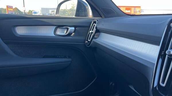 Used Volvo XC40 2025 for sale - 76217231: Photo 65