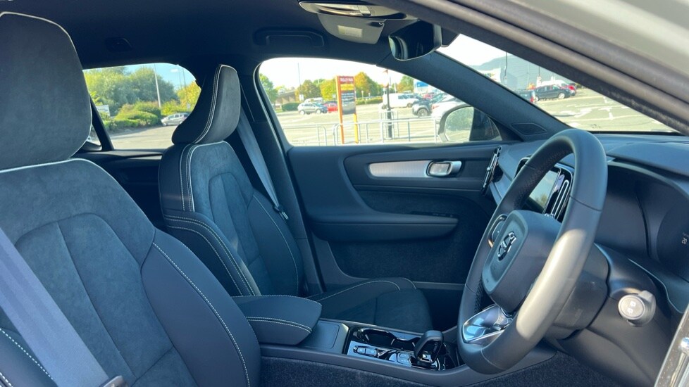 Used Volvo XC40 2025 for sale - 76217231: Photo 9