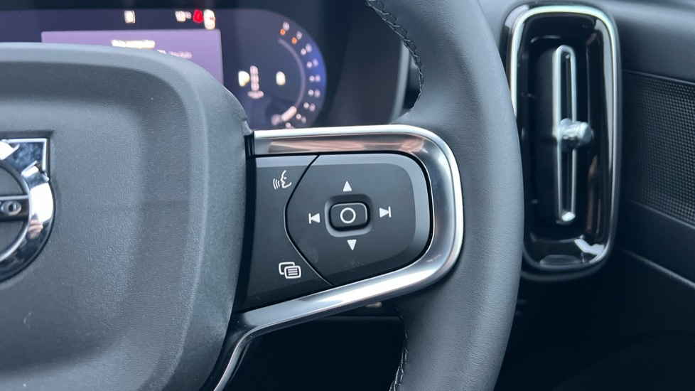 Used Volvo XC40 2025 for sale - 76874558: Photo 19