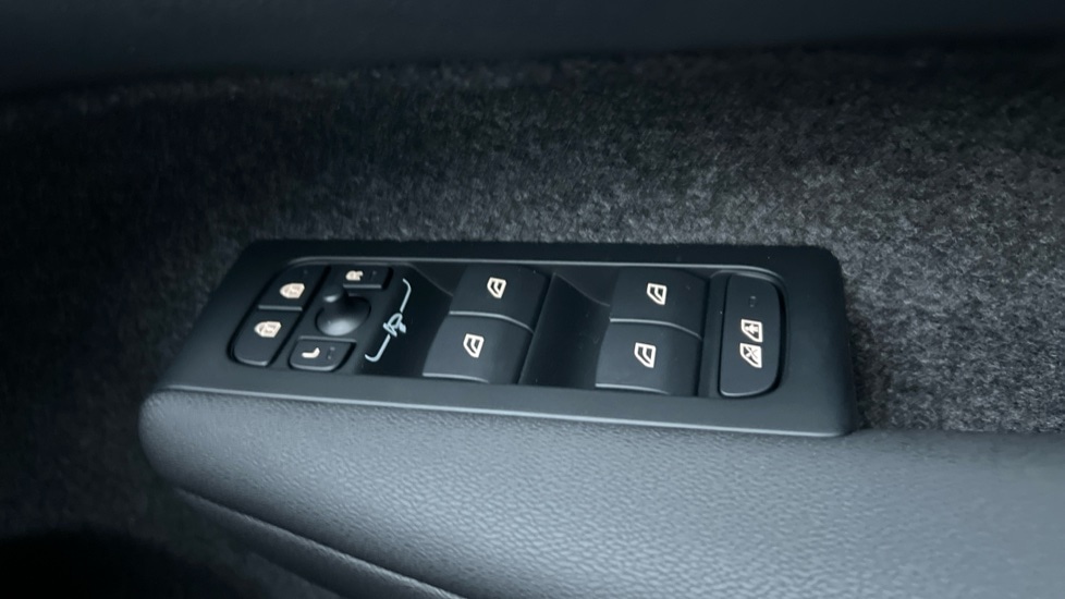 Used Volvo XC40 2025 for sale - 76874558: Photo 33