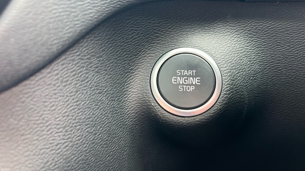 Used Volvo XC40 2025 for sale - 75625254: Photo 28