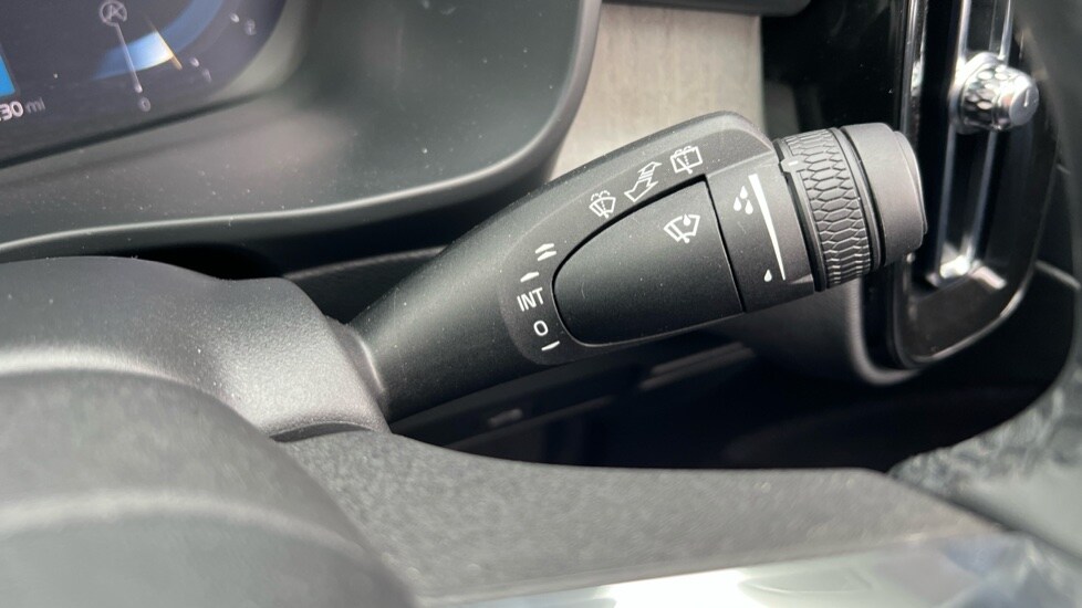 Used Volvo XC40 2025 for sale - 75625254: Photo 30