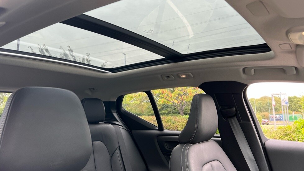 Used Volvo XC40 2025 for sale - 75625254: Photo 44