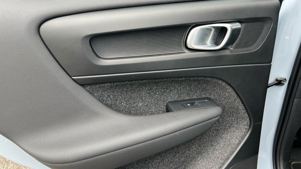 Used Volvo XC40 2025 for sale - 75625254: Photo 45