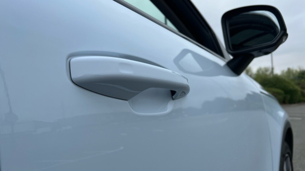 Used Volvo XC40 2025 for sale - 75625254: Photo 54