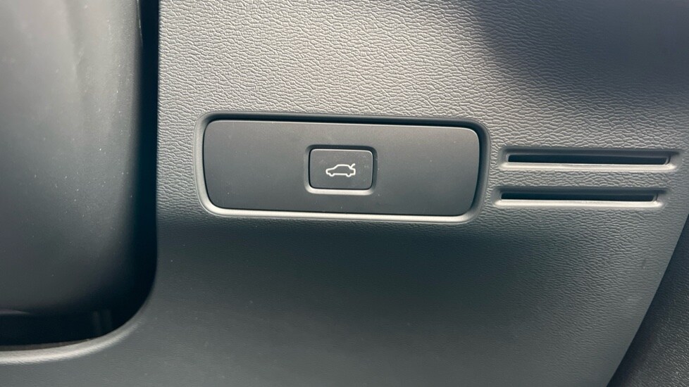 Used Volvo XC40 2025 for sale - 75625254: Photo 69