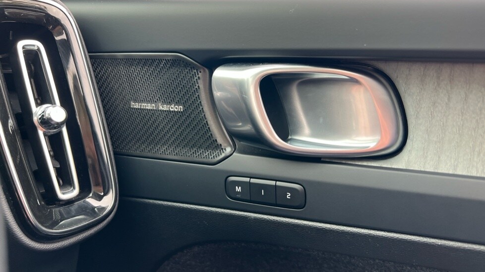 Used Volvo XC40 2025 for sale - 75625254: Photo 70