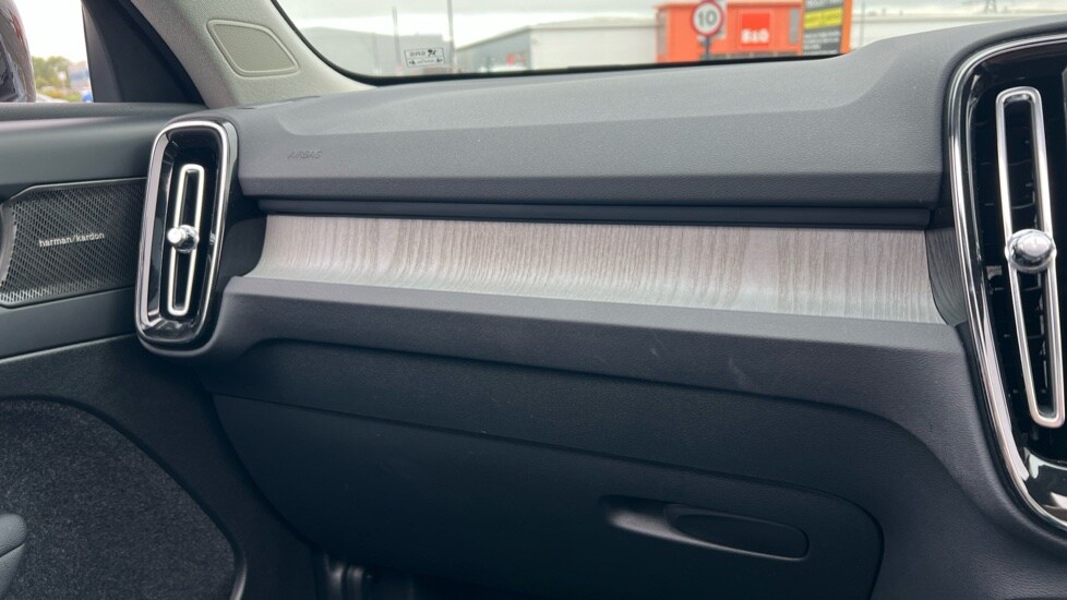 Used Volvo XC40 2025 for sale - 75625254: Photo 72