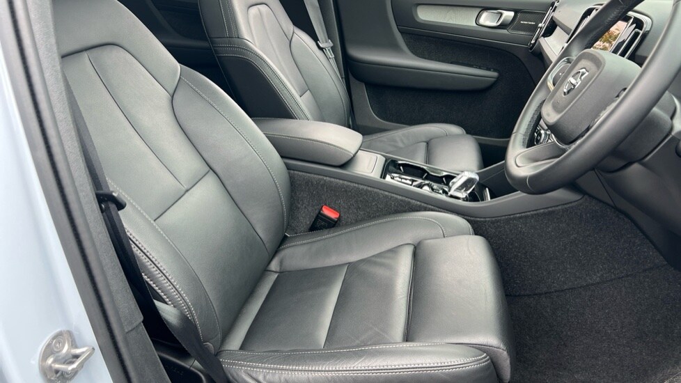 Used Volvo XC40 2025 for sale - 75625254: Photo 9