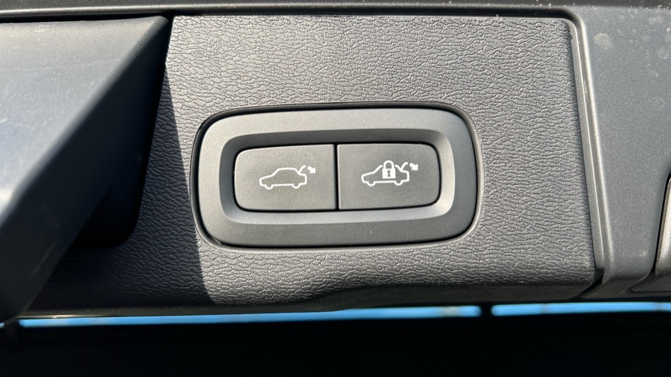 Used Volvo XC60 2023 for sale - 76664492: Photo 42