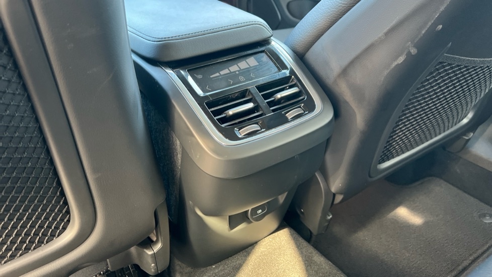 Used Volvo XC60 2023 for sale - 76664492: Photo 47