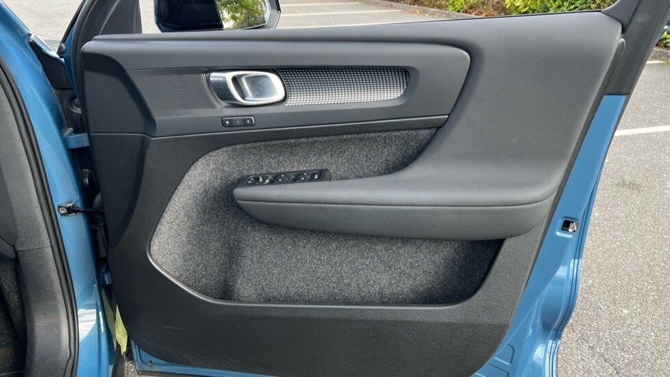 Used Volvo XC40 2024 for sale - 76410573: Photo 15