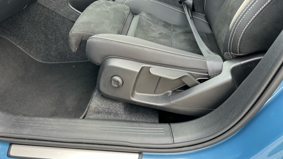 Used Volvo XC40 2024 for sale - 76410573: Photo 32