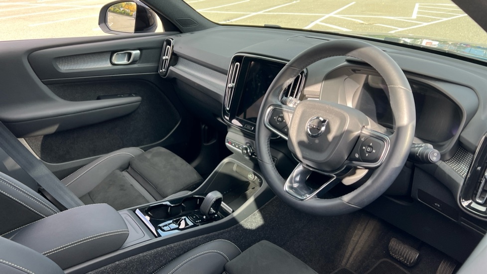 Used Volvo XC40 2024 for sale - 76410573: Photo 5