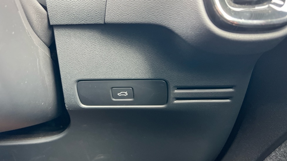 Used Volvo XC40 2024 for sale - 76410573: Photo 57