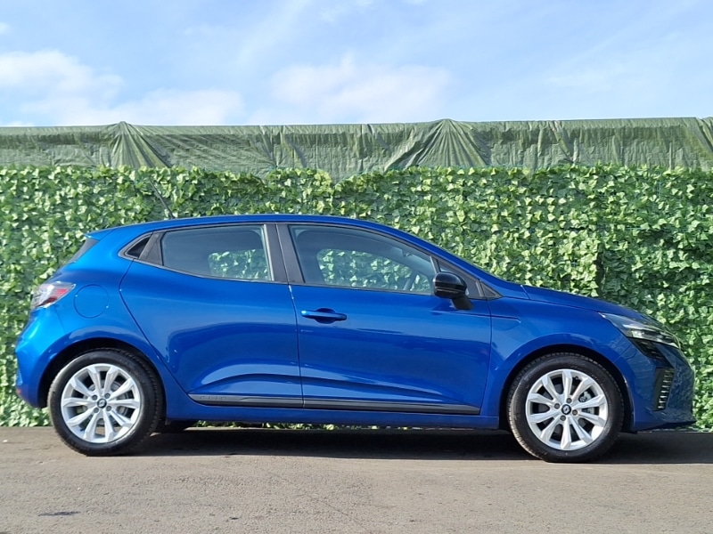 Used Renault Clio 2024 for sale - 78164256: Photo 2