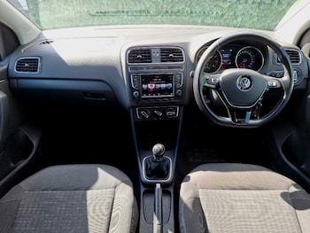 Used Volkswagen Polo 2015 for sale - 79332710: Photo