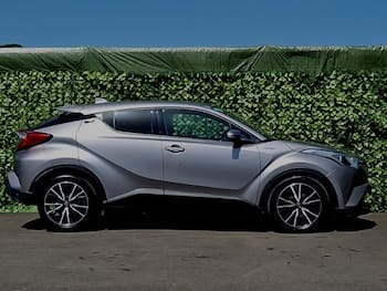 Used Toyota C-HR 2017 for sale - 79686330: Photo
