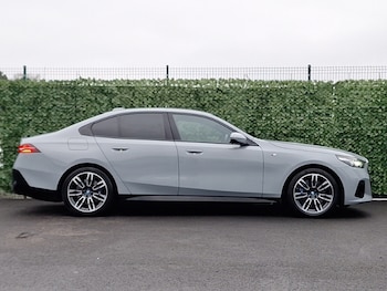 Used BMW i5 2023 for sale - 77035220: Photo