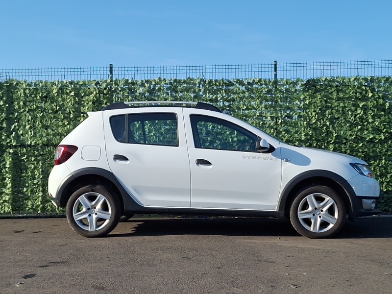 Used Dacia Sandero Stepway 2015 for sale - 77969435: Photo 2