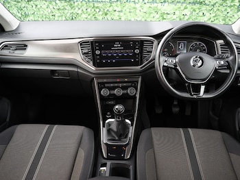 Used Volkswagen T-Roc 2019 for sale - 76213547: Photo