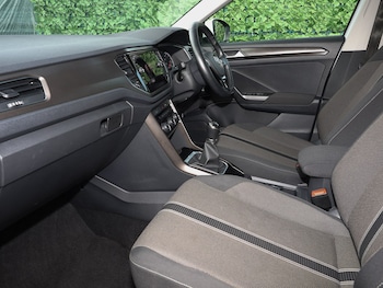 Used Volkswagen T-Roc 2019 for sale - 76213547: Photo