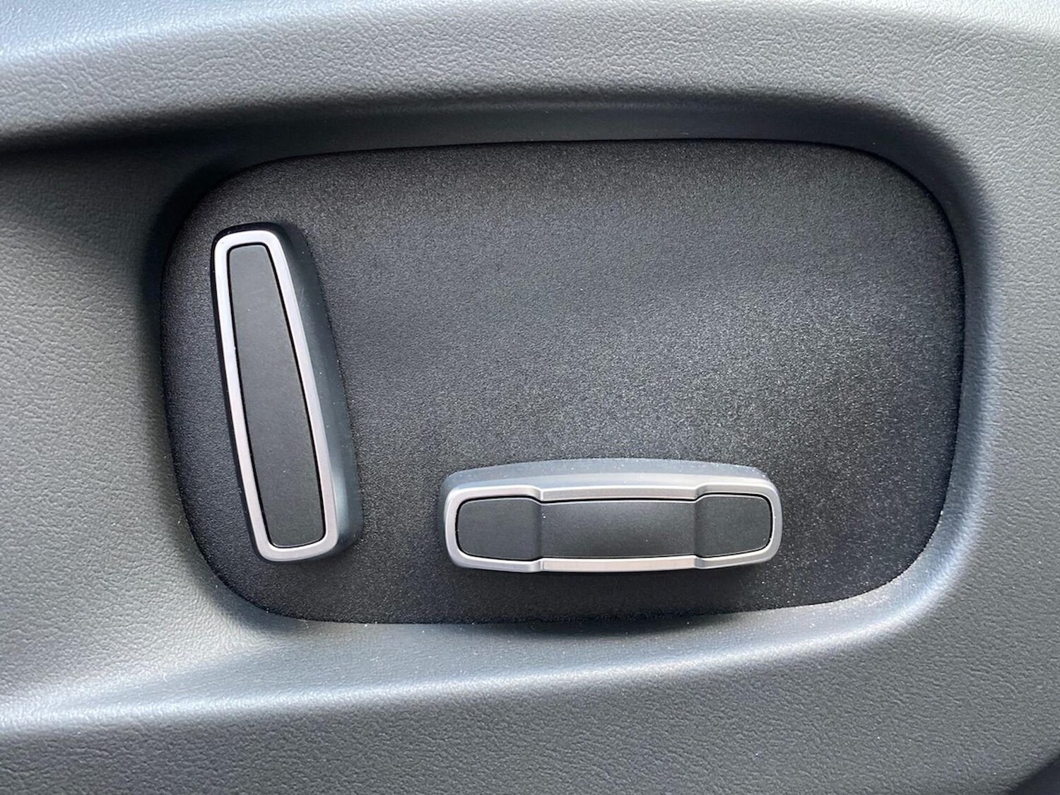 Used Land Rover Defender 2025 for sale - 77487832: Photo 32