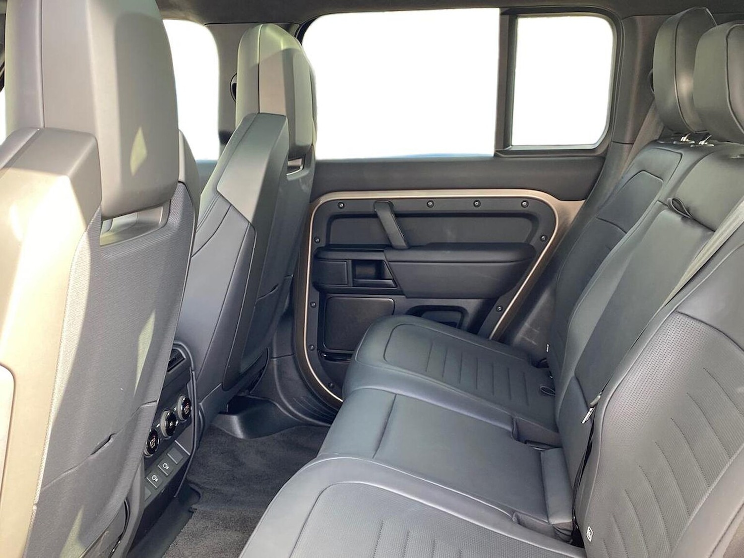 Used Land Rover Defender 2025 for sale - 77487832: Photo 4