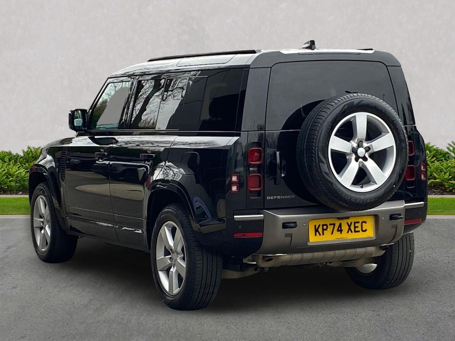 Used Land Rover Defender 2024 for sale - 78026102: Photo 2