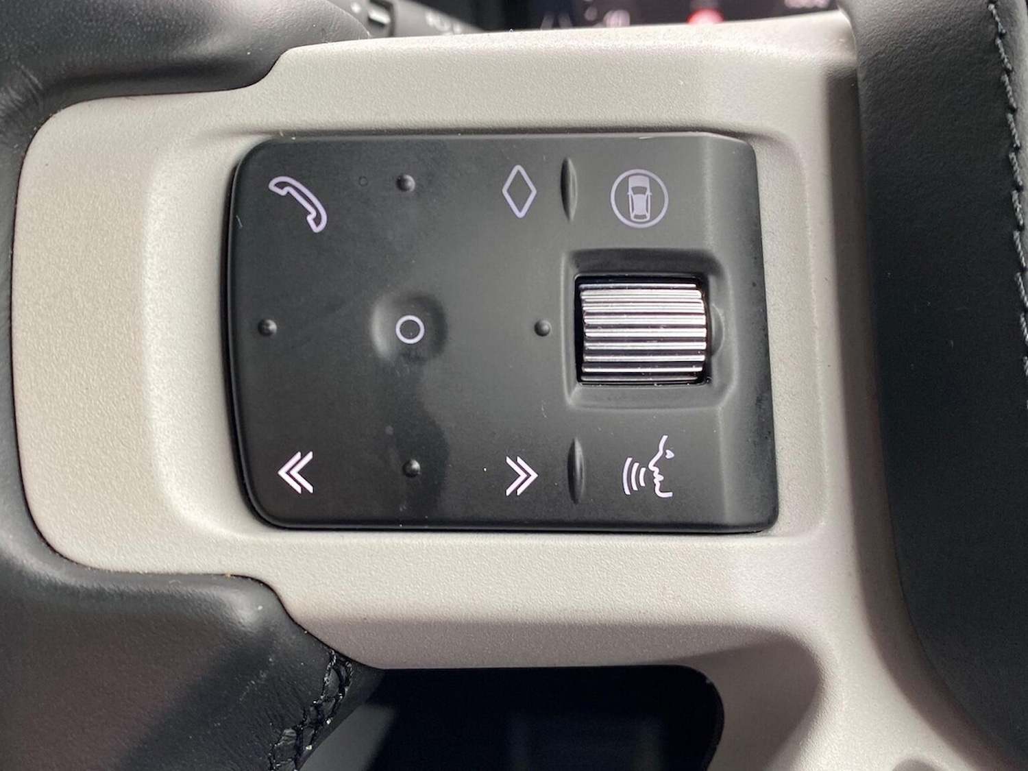 Used Land Rover Defender 2024 for sale - 78026102: Photo 32