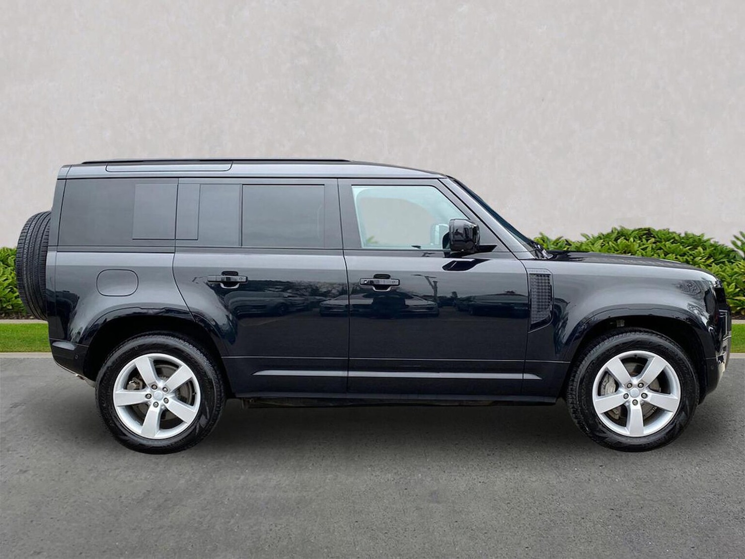 Used Land Rover Defender 2024 for sale - 78026102: Photo 5